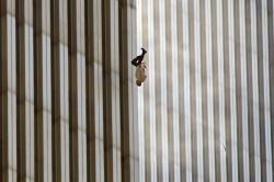 11 september: Padajúci muž