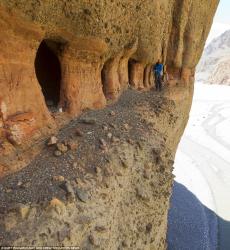 Himalájští jeskynní lidé obrazok